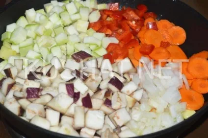 Овочеве рагу з картоплею, баклажанами і кабачками (картоплею) Овочеве рагу з картоплею, баклажанами і кабачками
