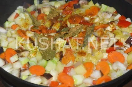 Овочеве рагу з картоплею, баклажанами і кабачками (кабачками і баклажанами) Овочеве рагу з картоплею, баклажанами і кабачками