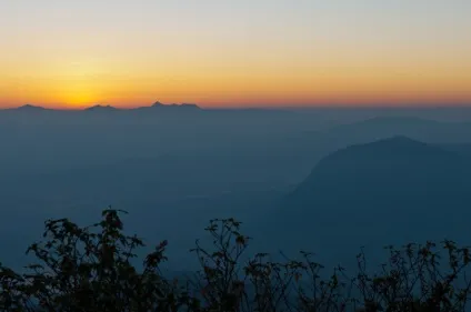 Пік адама (adam - s peak) або нічний підйом на висоту 2243 м (підйом) Пік адама (adam - s peak) або нічний підйом на висоту 2243 м