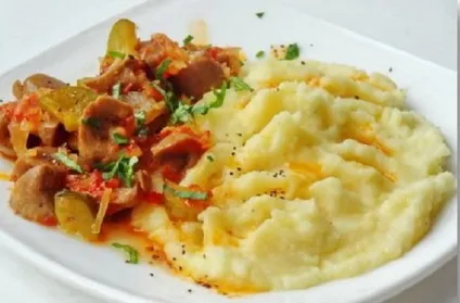Нирки свинячі з солоними огірками