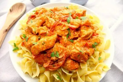 Покроковий рецепт папрікаш з курки
