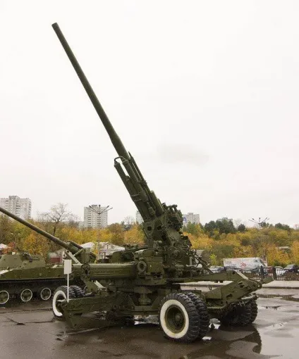 Післявоєнна радянська зенітна артилерія (гармат батареї даними ПУАЗО) Післявоєнна радянська зенітна артилерія