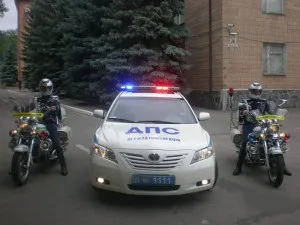 Проблисковий маячок - сигнал водіям пропустити авто відео (проблисковий) Проблисковий маячок - сигнал водіям пропустити авто відео