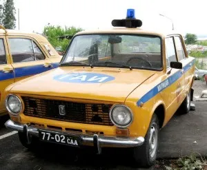 Проблисковий маячок - сигнал водіям пропустити авто відео (авто) Проблисковий маячок - сигнал водіям пропустити авто відео
