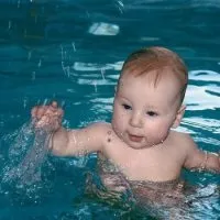 Дитина боїться води, дитина стала боятися води (дитина стала боятися води) Дитина боїться води, дитина стала боятися води