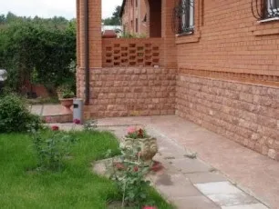 Цоколь з цегли на стрічковий фундамент (цегли) Цоколь з цегли на стрічковий фундамент