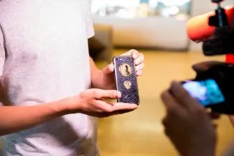Данила Прилепа отримав iphone 7 з Путіним «продавати я його точно не буду