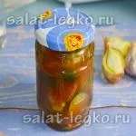 Салат з помідорів з яблуками