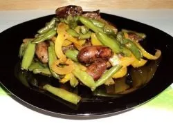 Салат з курячими сердечками