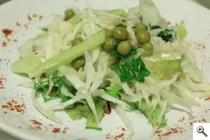 Салат з капусти, огірків і зеленого горошку, з оцтом (зеленого) Салат з капусти, огірків і зеленого горошку, з оцтом