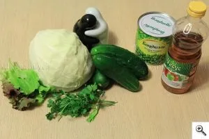 Салат з капусти, огірків і зеленого горошку, з оцтом (капуста з оцтом) Салат з капусти, огірків і зеленого горошку, з оцтом