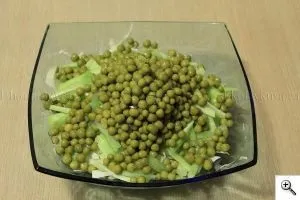 Салат з капусти, огірків і зеленого горошку, з оцтом (огірків) Салат з капусти, огірків і зеленого горошку, з оцтом