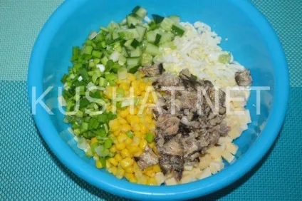 Салат зі шпротами, кукурудзою і огірком (салат зі шпротами кукурудзою і огірком рецепт) Салат зі шпротами, кукурудзою і огірком