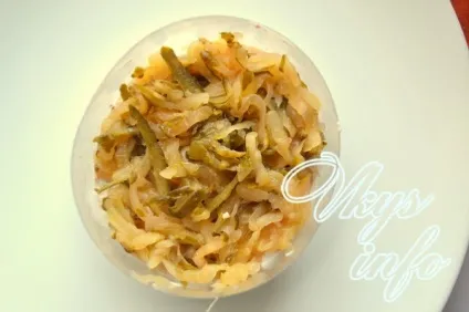Салат зі шпротами і солоними огірками рецепт з фото