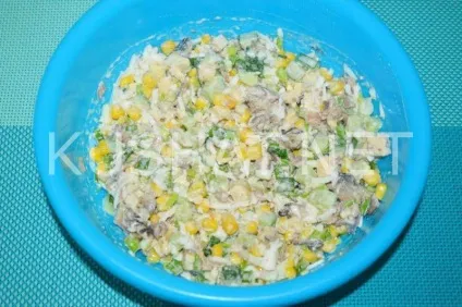 Салат зі шпротами, кукурудзою і огірком (Салат шпротами кукурудзою огірком) Салат зі шпротами, кукурудзою і огірком