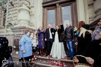 Сьогодні місяць як ми одружені (одружені.) Сьогодні місяць як ми одружені
