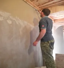 Штукатурка глиняних стін відео (штукатурка) Штукатурка глиняних стін відео