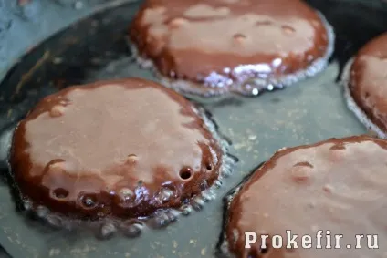 Шоколадні оладки на кефірі - рецепт з фото крок за кроком (фото) Шоколадні оладки на кефірі - рецепт з фото крок за кроком