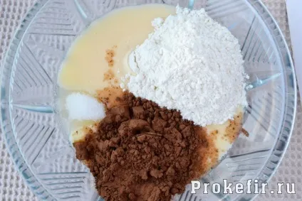 Шоколадні оладки на кефірі - рецепт з фото крок за кроком (рецепт) Шоколадні оладки на кефірі - рецепт з фото крок за кроком