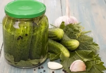 Солоні огірки на зиму в банках, рецепти (огірки зиму банках) Солоні огірки на зиму в банках, рецепти