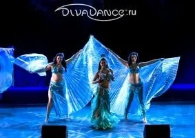 Танці з Вейл - східними віялами, танці з крилами - від школи танцю divadance (крилами) Танці з Вейл - східними віялами, танці з крилами - від школи танцю divadance