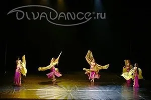 Танці з Вейл - східними віялами, танці з крилами - від школи танцю divadance (танцю) Танці з Вейл - східними віялами, танці з крилами - від школи танцю divadance