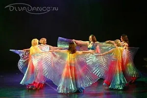 Танці з Вейл - східними віялами, танці з крилами - від школи танцю divadance (Вейл) Танці з Вейл - східними віялами, танці з крилами - від школи танцю divadance
