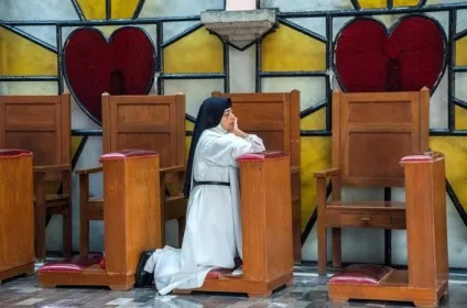 Таємне життя монастиря чим займаються черниці поза службою (служби) Таємне життя монастиря чим займаються черниці поза службою