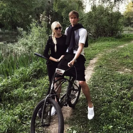 Тіматі і алена Шишкова розлучилися, чому розлучилися Тіматі і алена, Тіматі розлучився (Тіматі і алена Шишкова розлучилися) Тіматі і алена Шишкова розлучилися, чому розлучилися Тіматі і алена, Тіматі розлучився