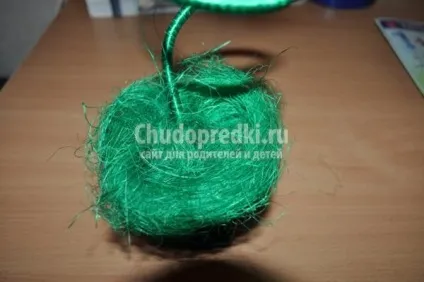 Топиарий з ромашками своїми руками (зеленого кольору рафия) Топиарий з ромашками своїми руками