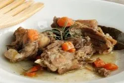 Тушкований кролик в мультиварці