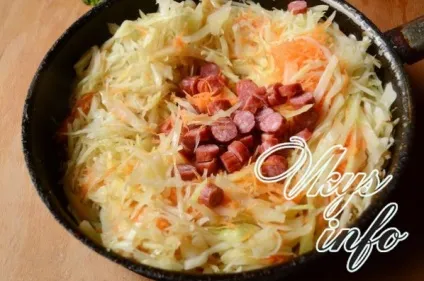 Тушкована капуста з сосисками рецепт з фото (капуста буде гаситися) Тушкована капуста з сосисками рецепт з фото