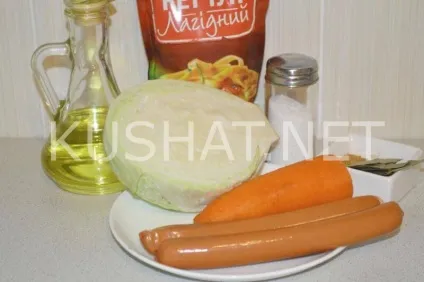 Тушкована капуста з сосисками