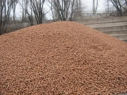 Утеплення стелі в приватному будинку керамзитом своїми руками поради від майстрів (своїми) Утеплення стелі в приватному будинку керамзитом своїми руками поради від майстрів