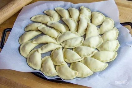 Вареники з картоплею і квашеною капустою - покроковий рецепт з фото на (капустою) Вареники з картоплею і квашеною капустою - покроковий рецепт з фото на