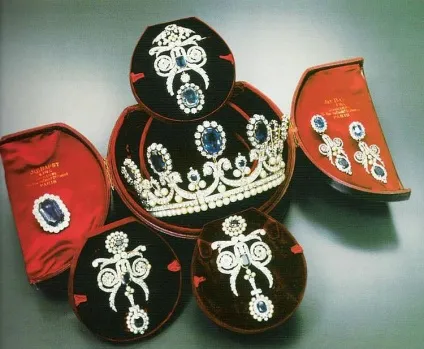 Чудові парюри і сети (ювелірні комплекти) (ювелірні) Чудові парюри і сети (ювелірні комплекти)