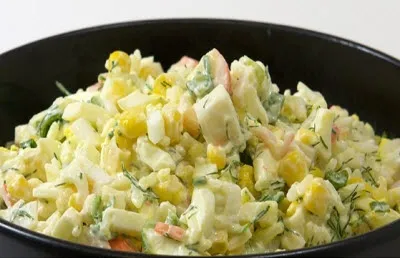 Смачний крабовий салат з кукурудзою (прості) Смачний крабовий салат з кукурудзою