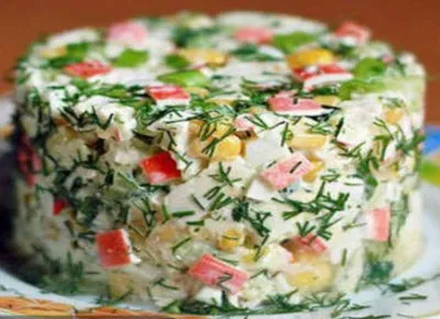 Смачний крабовий салат з кукурудзою (салат крабовий з кукурудзою і огірком) Смачний крабовий салат з кукурудзою