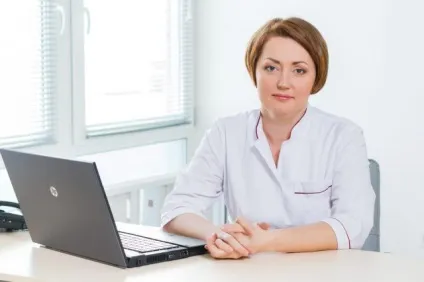 Вирівнювання шкіри обличчя після прищів в салоні і вдома (після) Вирівнювання шкіри обличчя після прищів в салоні і вдома