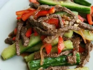 Закуска з огірків з м'ясом і перцем по-корейськи (перцем) Закуска з огірків з м'ясом і перцем по-корейськи