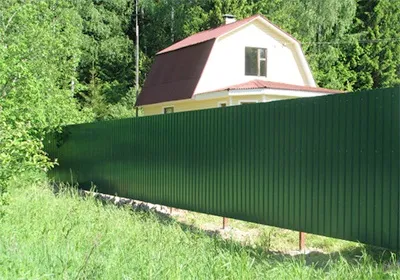Закрити щілини під парканом