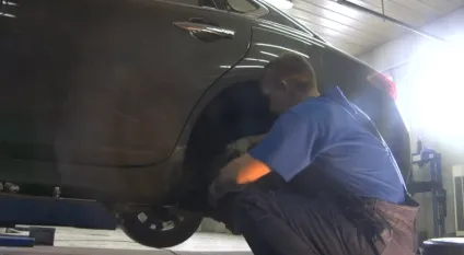 Заміна гальмівних колодок nissan (ніссан), фото, заміна передніх і задніх колодок (nissan) Заміна гальмівних колодок nissan (ніссан), фото, заміна передніх і задніх колодок