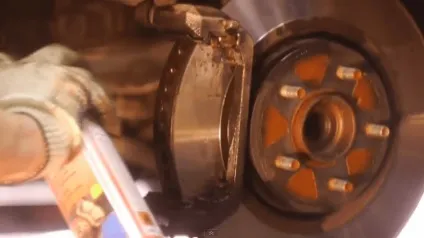 Заміна гальмівних колодок nissan (ніссан), фото, заміна передніх і задніх колодок (фото) Заміна гальмівних колодок nissan (ніссан), фото, заміна передніх і задніх колодок