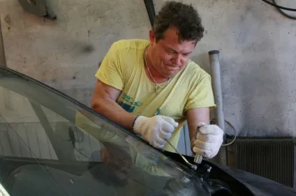 Заміна лобового скла своїми руками (слідуй нашої покрокової інструкції. Наш піддослідний - daewoo matiz.) Заміна лобового скла своїми руками
