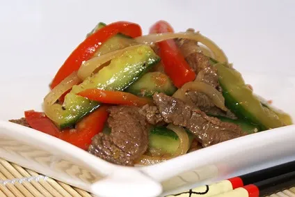 Закуска з огірків з м'ясом і перцем по-корейськи (перцем) Закуска з огірків з м'ясом і перцем по-корейськи