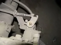 Заміна задніх гальмівних колодок (постукування) Заміна задніх гальмівних колодок