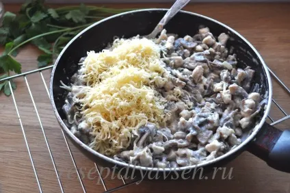 Жульєн з куркою і грибами в духовці