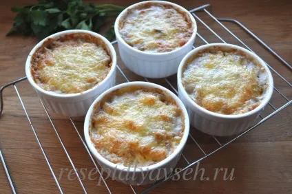 Жульєн з куркою і грибами в духовці