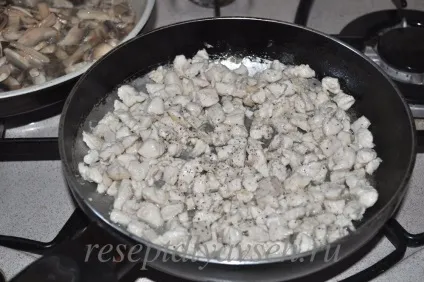 Жульєн з куркою і грибами в духовці