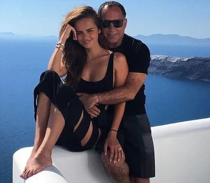 27-Літня модель playboy, яка вийшла заміж за 63-річного мільярдера, відсвяткувала річницю (яка) 27-Літня модель playboy, яка вийшла заміж за 63-річного мільярдера, відсвяткувала річницю